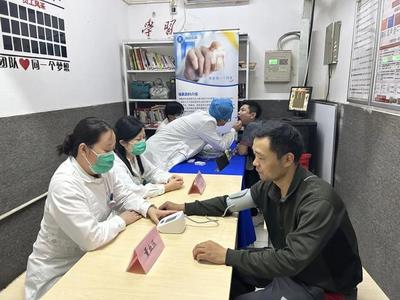 用心服務(wù)凝聚"新新"力量 他們?yōu)?quot;快遞小哥"排憂解難